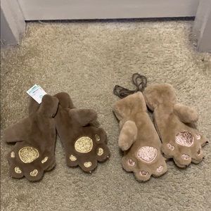 NWT bear pawls mittens gloves with lanyard 🐻